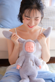 男生咬小兔兔的心理描写